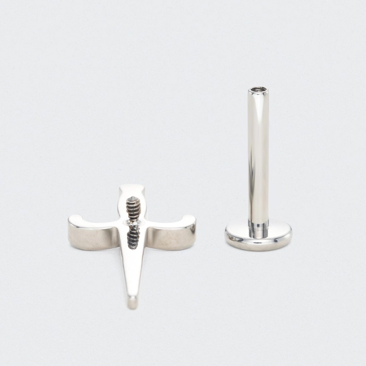 Dagger Labret in Silver - Titanium