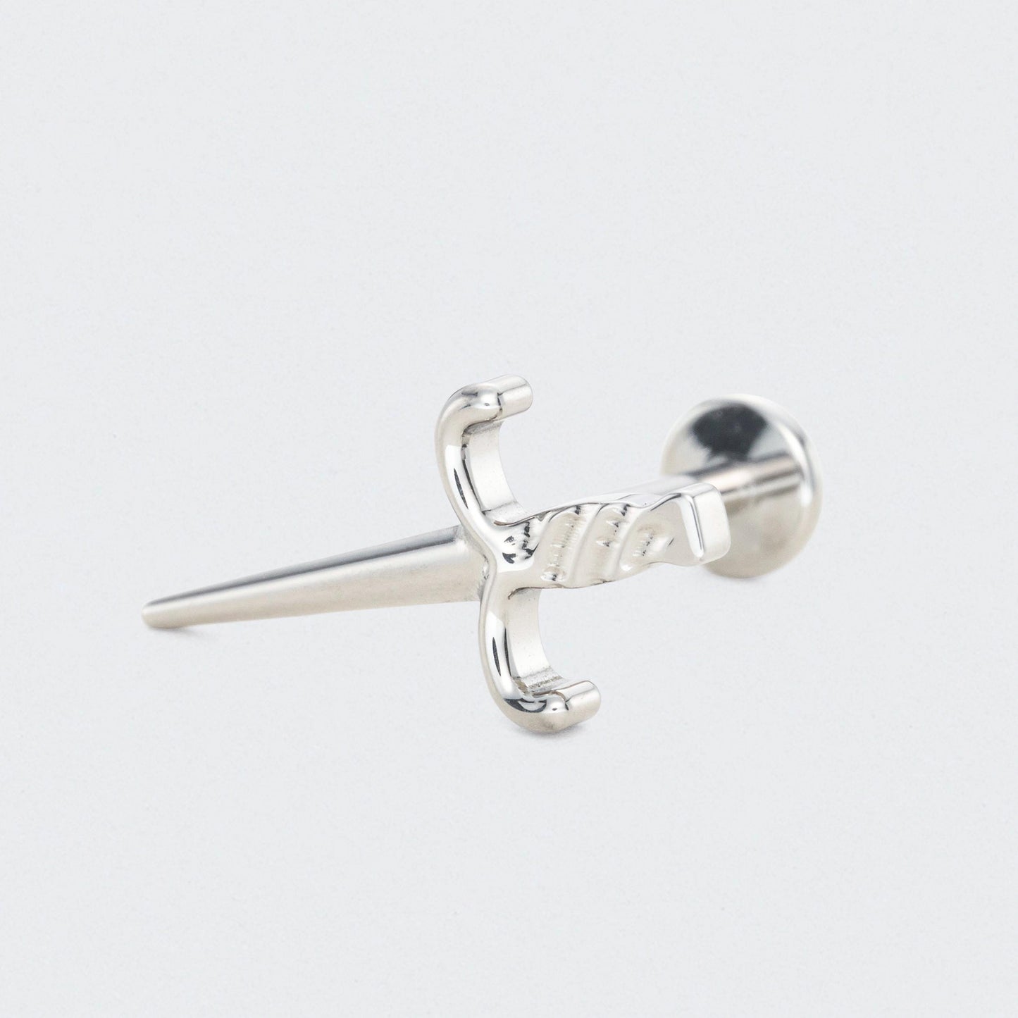 Dagger Labret in Silver - Titanium