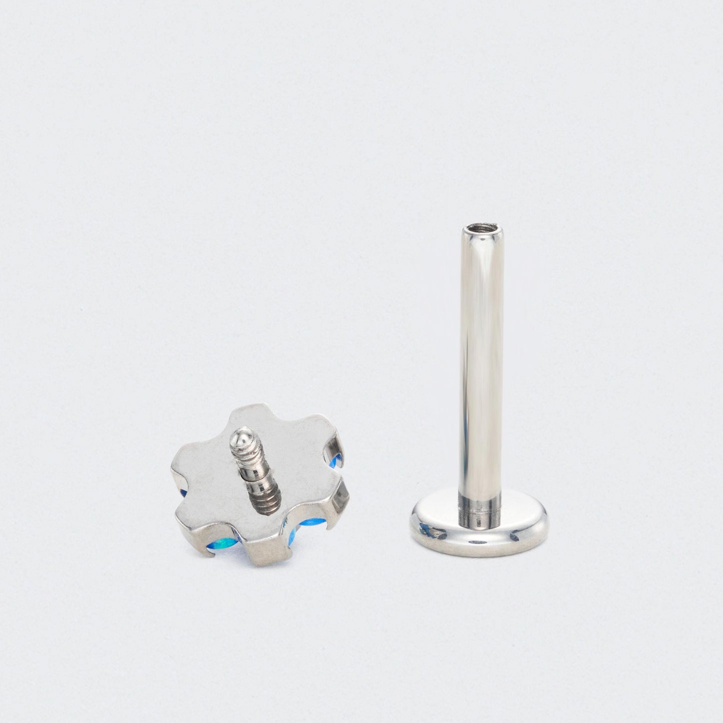 Bezel Flower Blue Opal Labret in Silver - Titanium