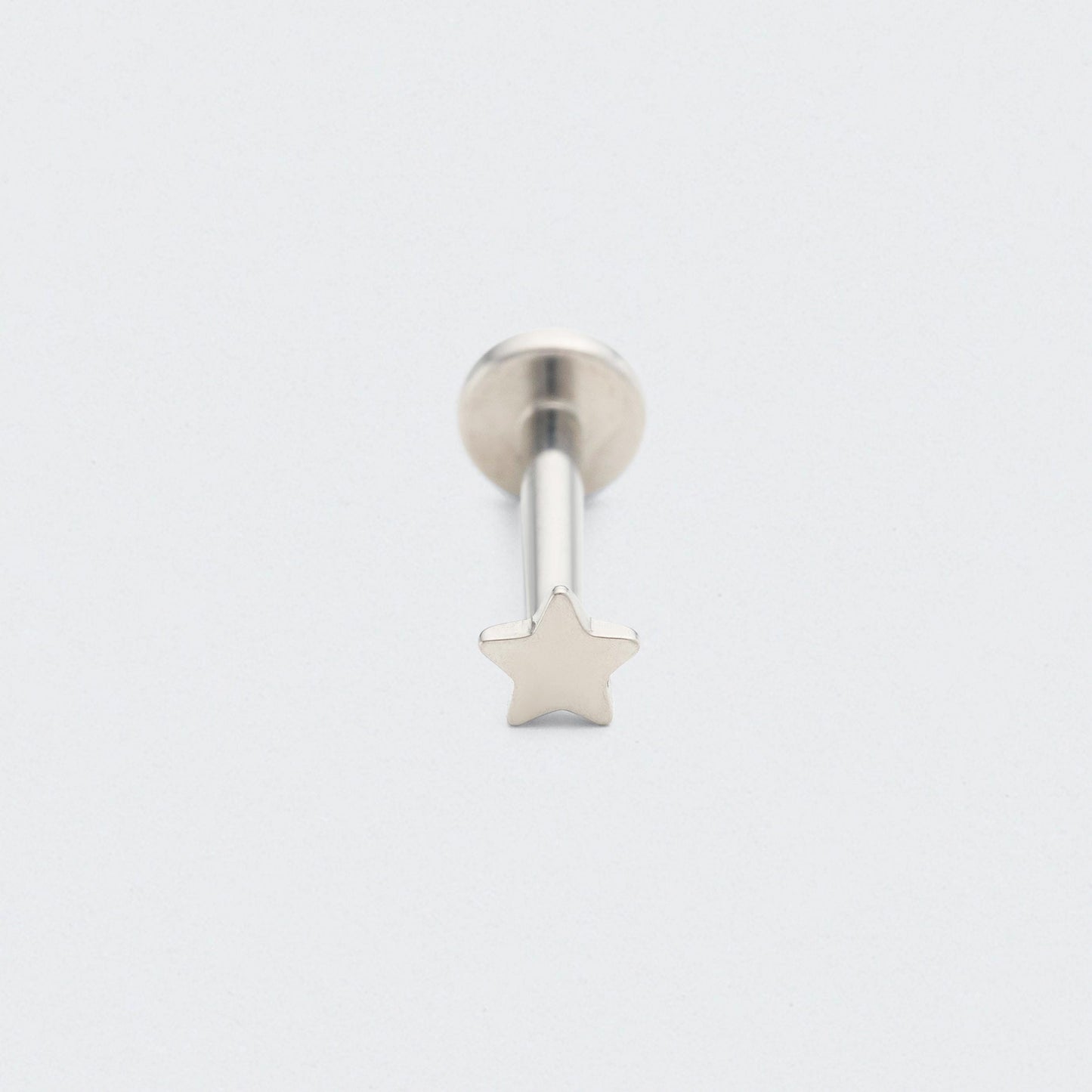 Star Threadless Labret in Silver - Titanium