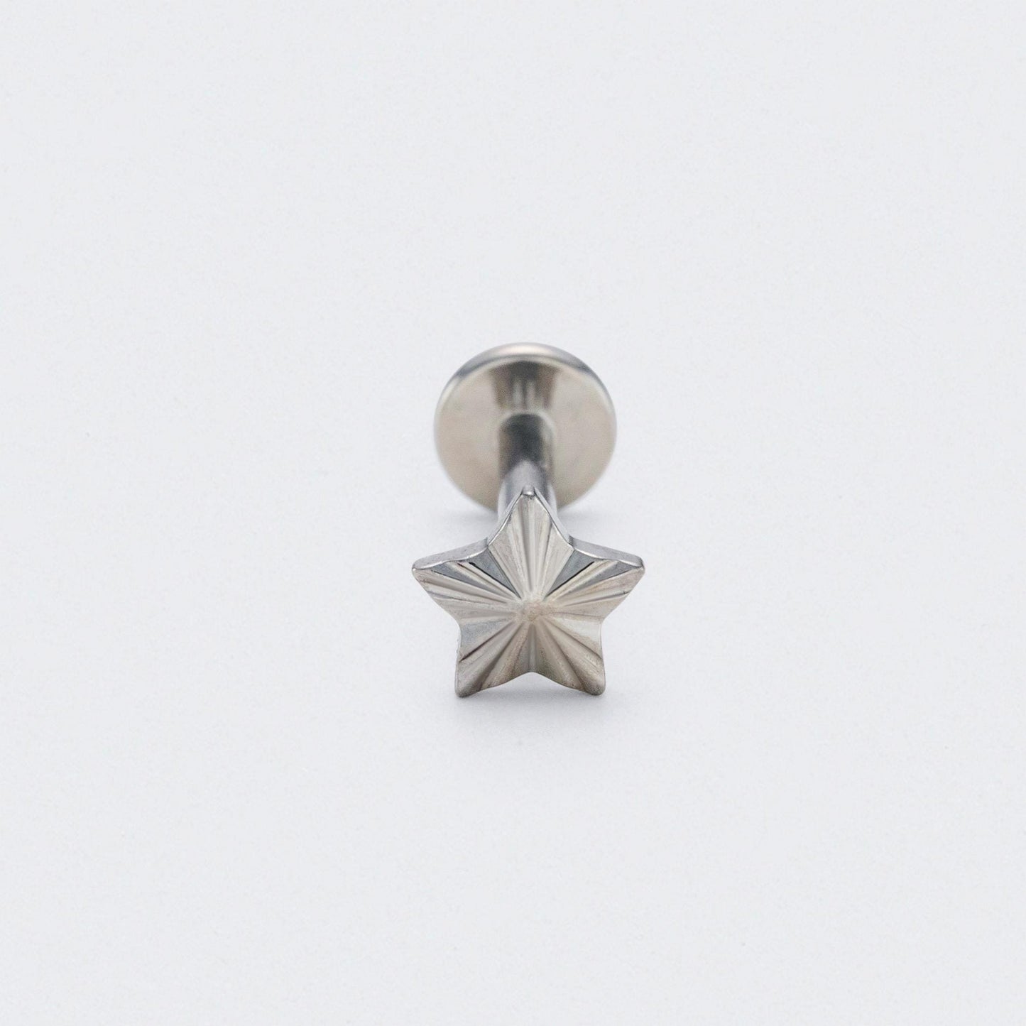 Ridged Star Labret in Silver - Titanium