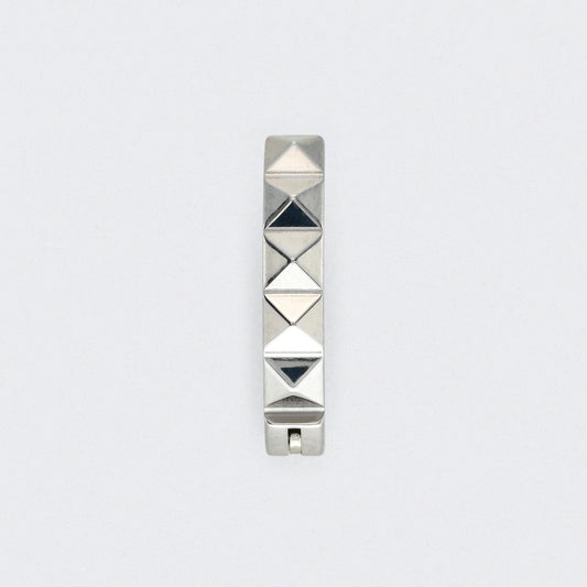 Pyramid Cut Hinged Belly Clicker in Silver - Titanium