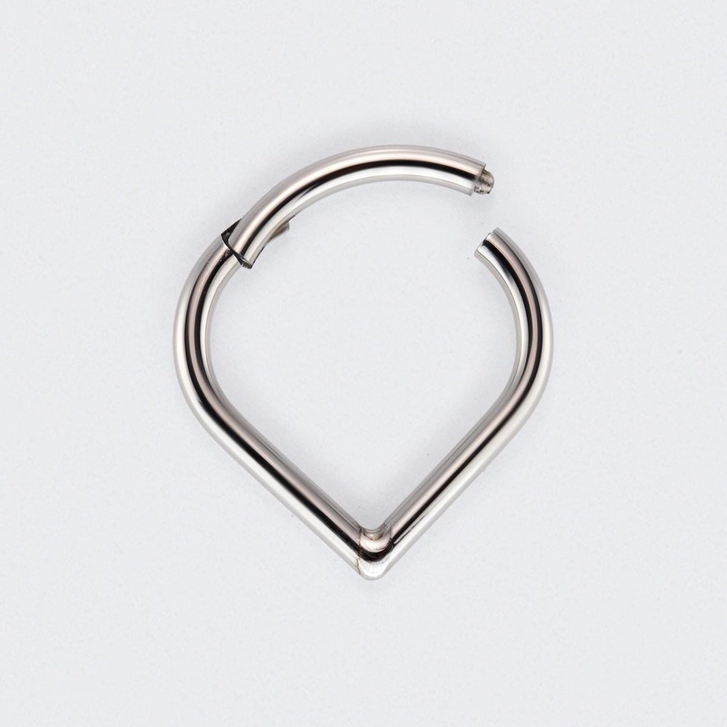 Hollow Heart Shaped Hinged Segment Clicker in Silver - Titanium