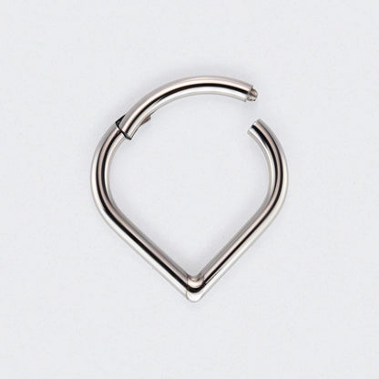 Hollow Heart Shaped Hinged Segment Clicker in Silver - Titanium