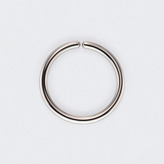 Seamless Hoop in Silver - Titanium
