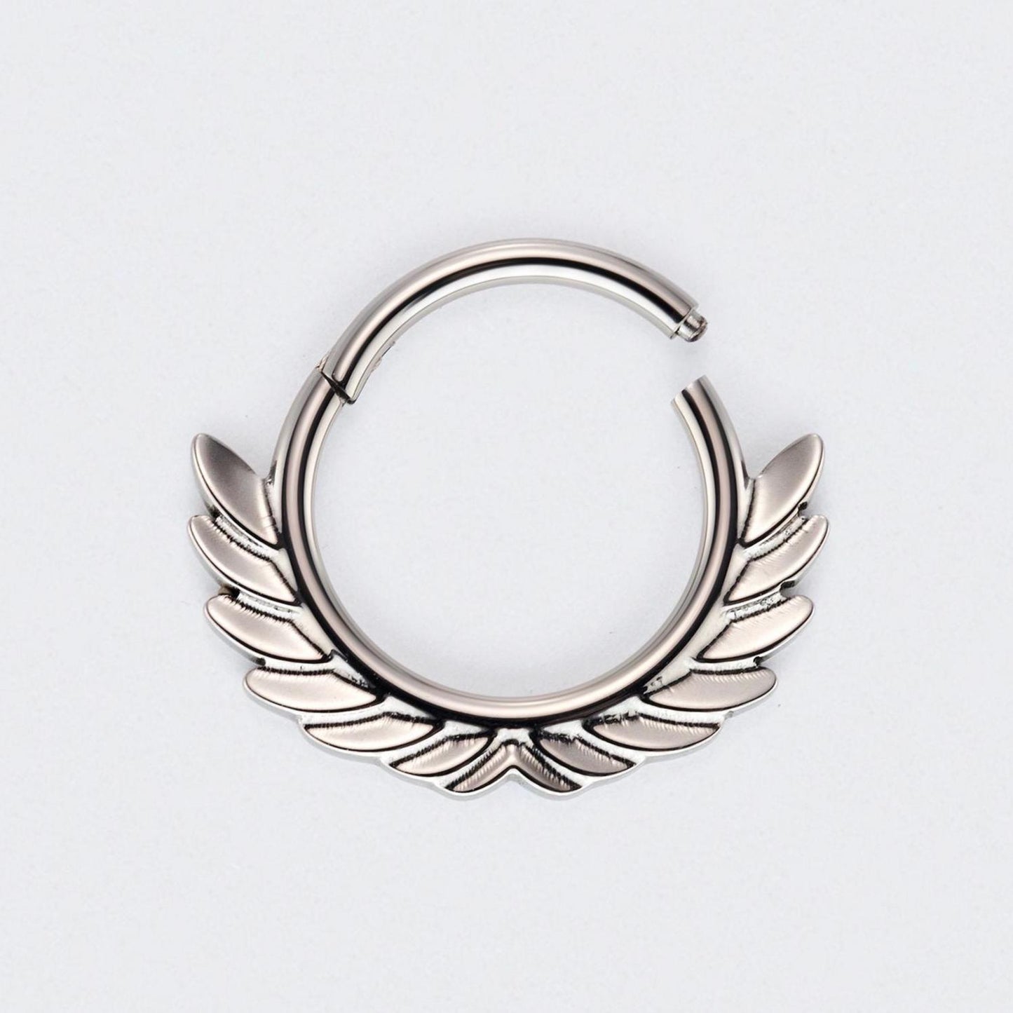 Champion Olive Wreath Segment Clicker Ring in Silver - Titanium