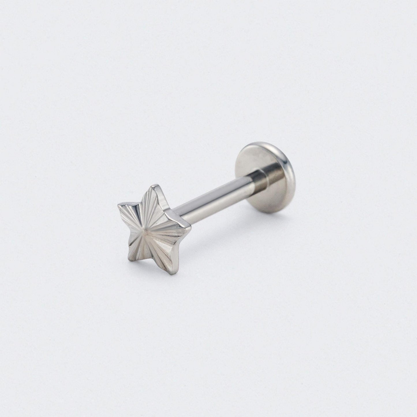 Ridged Star Labret in Silver - Titanium