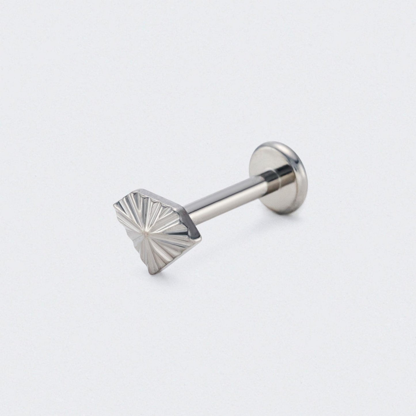 Ridged Diamond Labret in Silver - Titanium