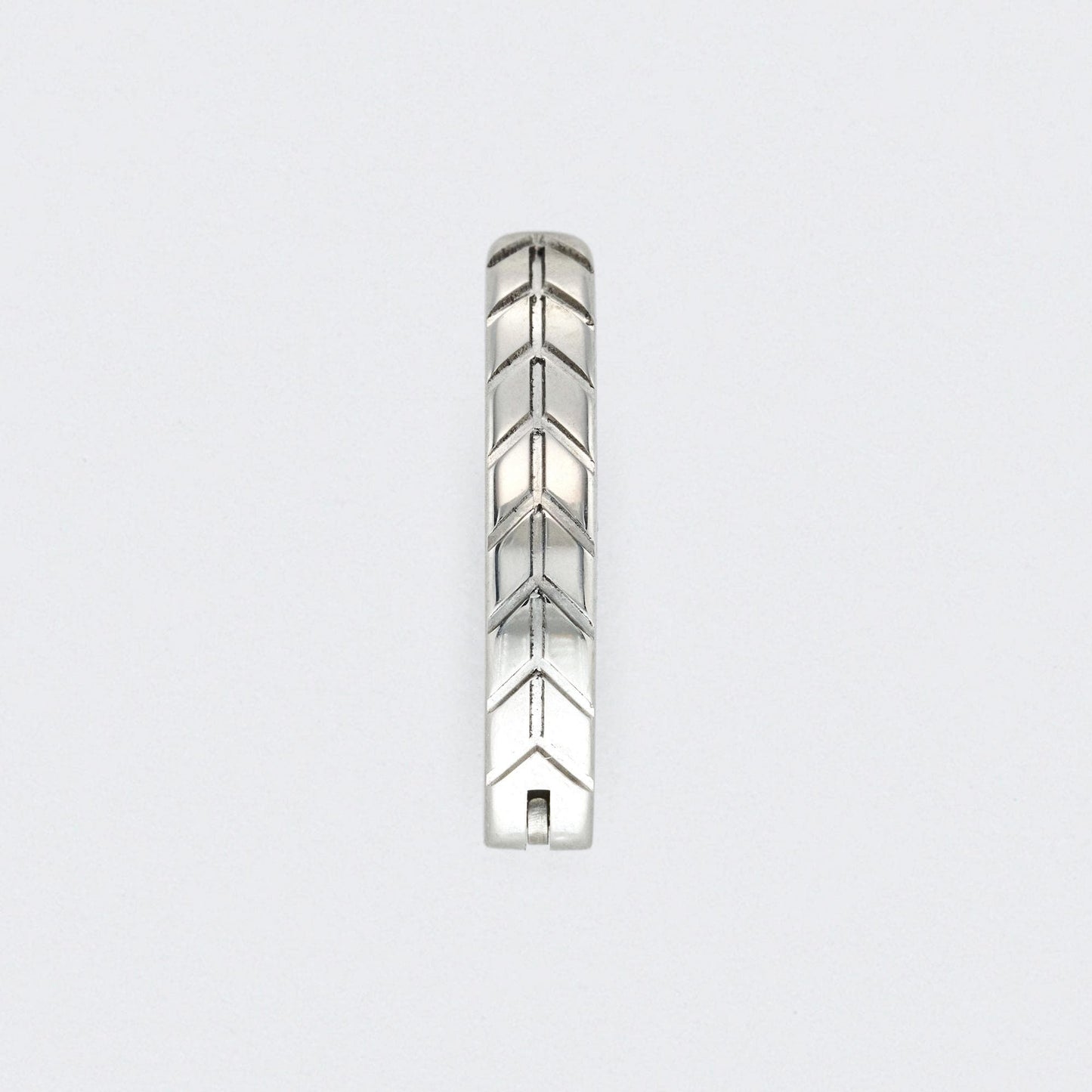 Tyre Cut Hinged Belly Clicker in Silver - Titanium