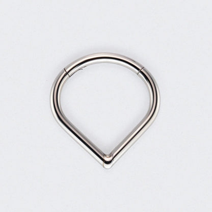 Hollow Heart Shaped Hinged Segment Clicker in Silver - Titanium