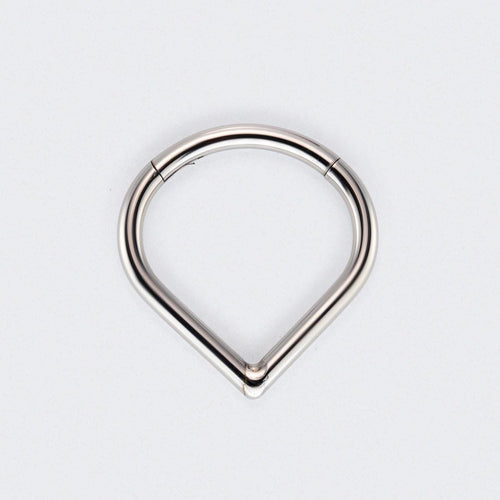 Hollow Heart Shaped Hinged Segment Clicker in Silver - Titanium