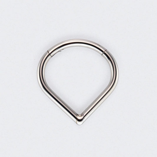 Hollow Heart Shaped Hinged Segment Clicker in Silver - Titanium