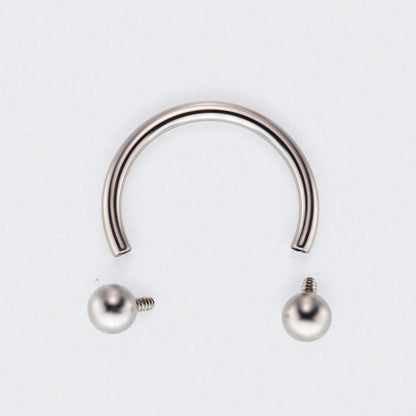 Circular Barbell with Balls Horseshoe in Silver - Titanium