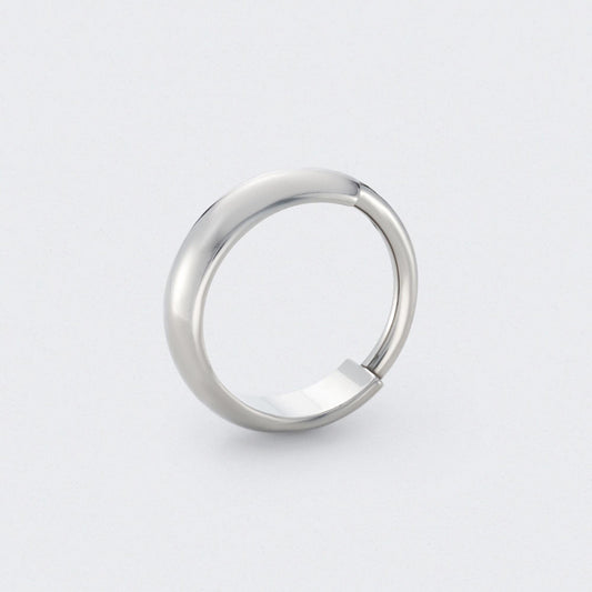 Huggie Hoop in silver titanium